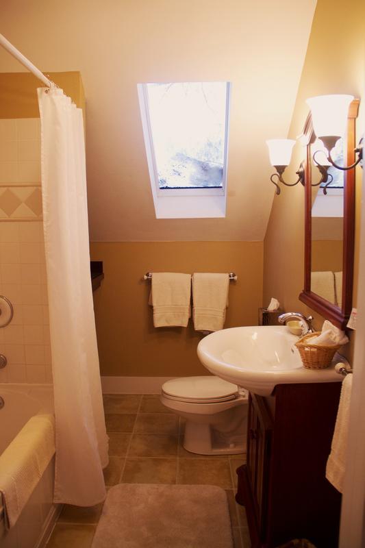 Inn At Baldwin Creek & Mary'S Restaurant Bristol Room photo